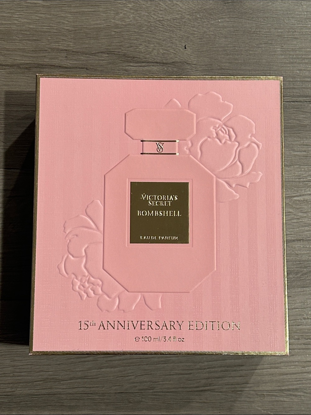 VICTORIA'S SECRET BOMBSHELL
15th ANNIVERSARY EDITION